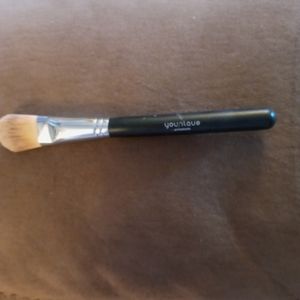 NWOT-Younique FOUNDATION BRUSH- excellent for any foundation!
